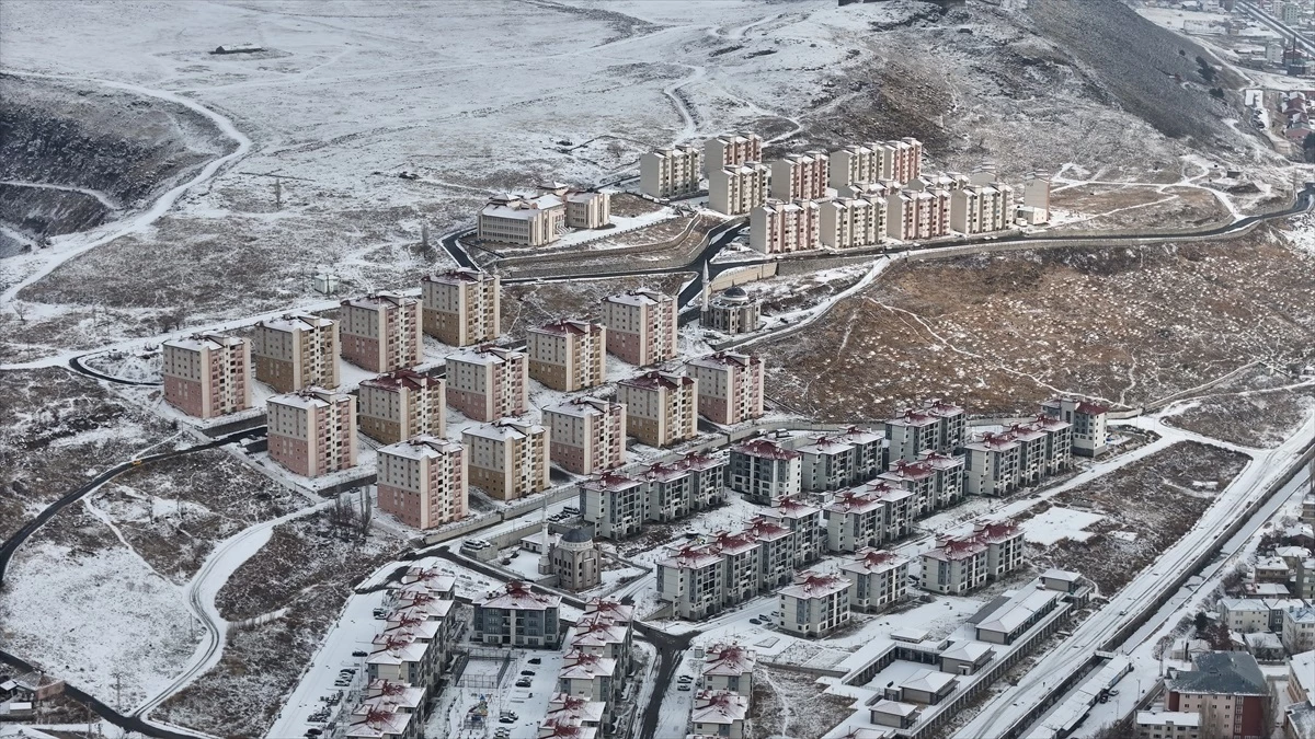 Kars ve Ardahan\'da kar etkili oluyor