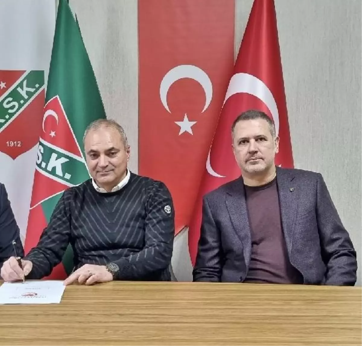 Karşıyaka\'da İlker Ergüllü futbol takımı ve transferlerle ilgilenecek