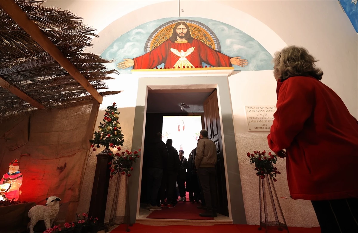 Mersin\'deki tarihi kilisede Noel ayini düzenlendi