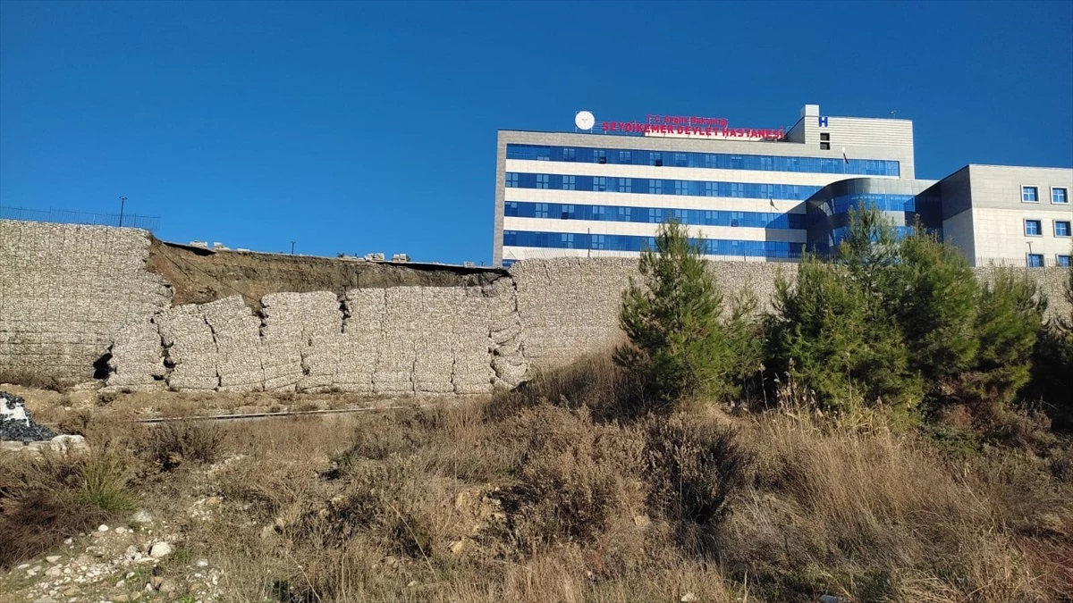 Muğla Seydikemer Devlet Hastanesi İstinat Duvarı Yıkıldı
