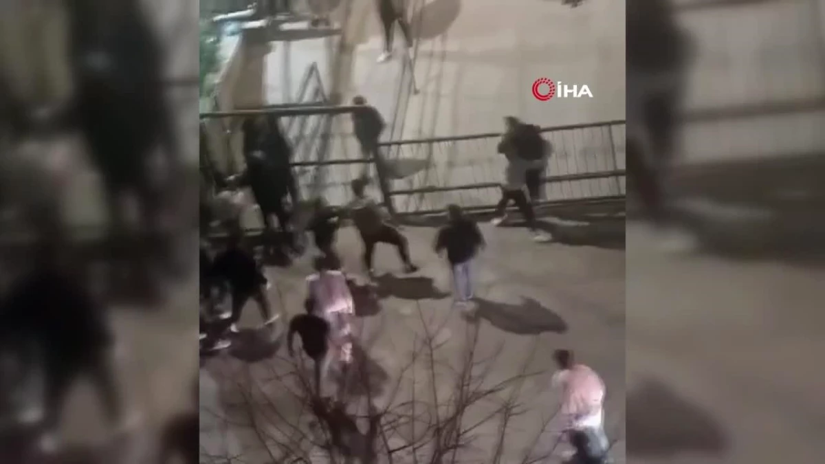 Bursa\'da öğrenci yurdu önünde kavga çıktı