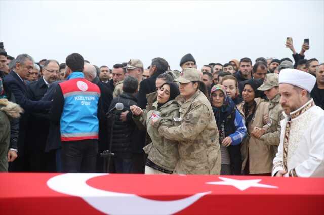 Pençe-Kilit Harekatı'nda şehit olan askerlerimiz son yolculuklarına uğurlandı