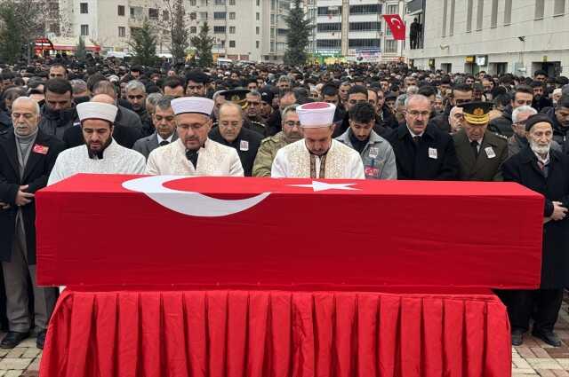 Pençe-Kilit Harekatı'nda şehit olan askerlerimiz son yolculuklarına uğurlandı