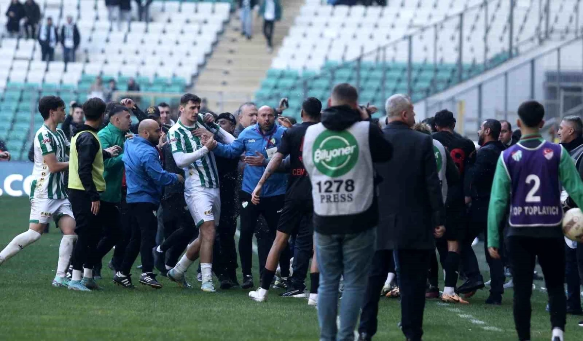 PFDK, Bursasporlu 7 Futbolcuya Men Cezası Verdi