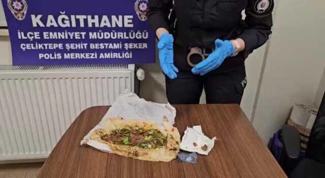 Polis merkezinde akılalmaz olay! Sevgilisine dürüm içinde uyuşturucu getirirken yakalandı Polis merkezinde akılalmaz olay! Sevgilisine dürüm içinde uyuşturucu getirirken yakalandı