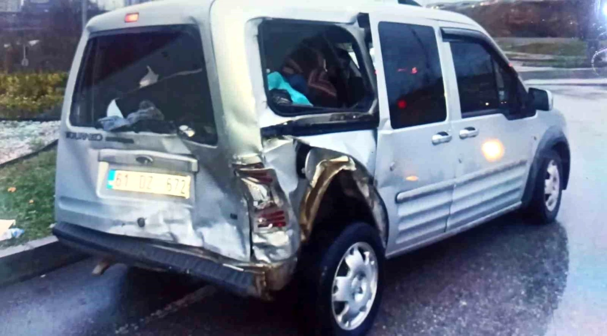 Samsun\'da zincirleme trafik kazası: 3 yaralı