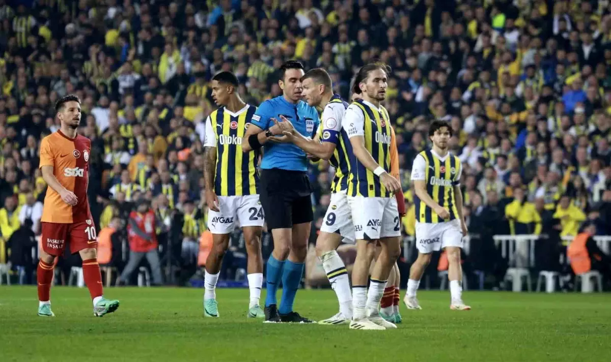 Trendyol Süper Lig: Fenerbahçe: 0 Galatasaray: 0 (Maç devam ediyor)