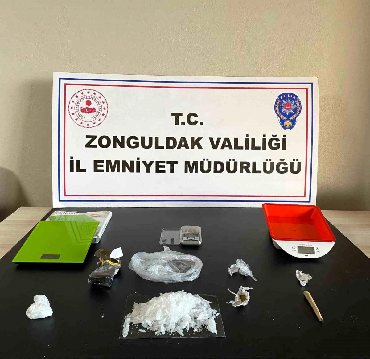 Zonguldak\'ta Uyuşturucu Operasyonu: 4 Tutuklama