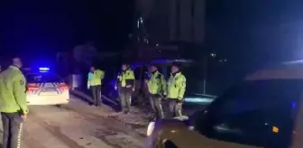 Çorum'da 11 araca çarpan hafif ticari araç sürücüsü ve yanındaki 2 kişi yakalandı