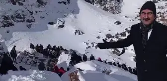 Ağrı'da kar tipisi sonucu iş makinesi uçuruma yuvarlandı, 4 kişi hayatını kaybetti
