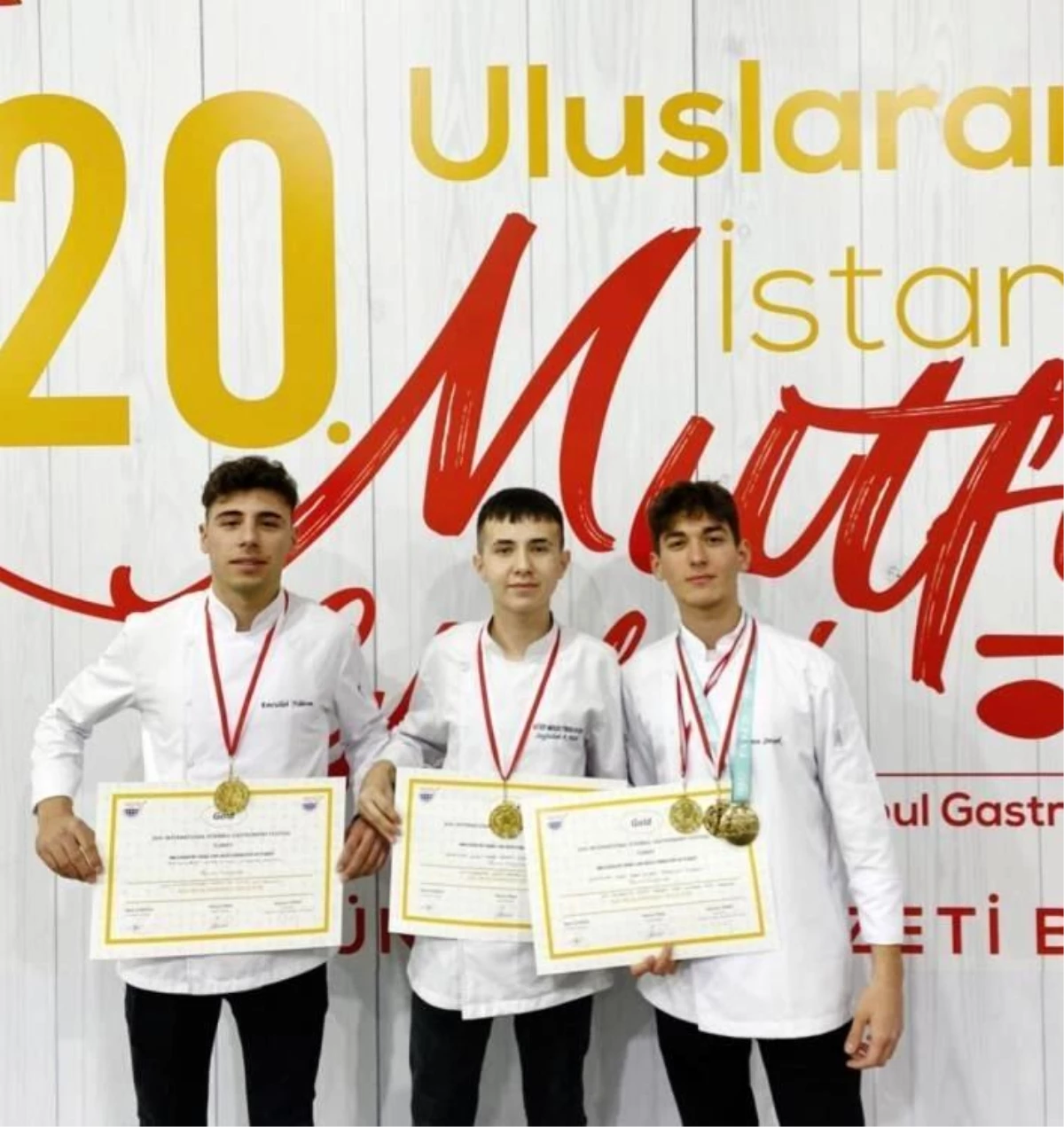 Bilecik Şeyh Edebali Üniversitesi Aşçılık Programı Öğrencileri Altın Madalya Kazandı