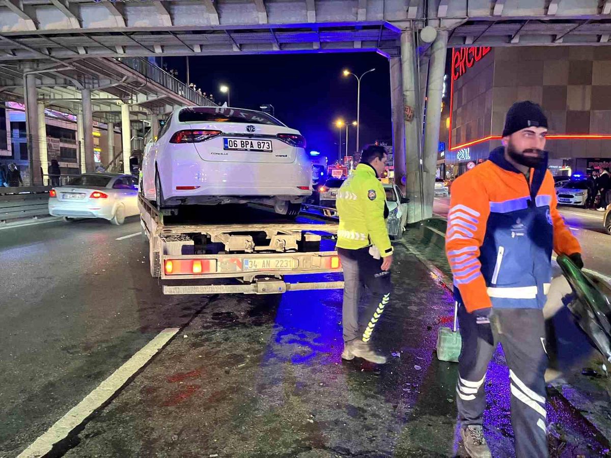 Avcılar E-5\'te trafik kazası: 4 yaralı