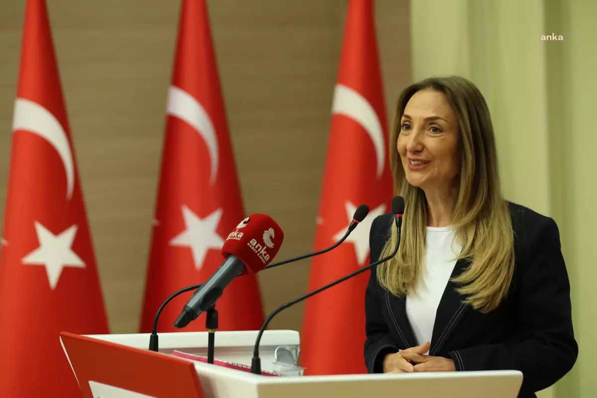 Aylin Nazlıaka: "Tüm CHP\'li Belediyeler \'Yerel Yönetimlerde Çalışma Yaşamında Şiddet ve Tacizi Önlemeye Yönelik Politika Belgesi\'ni İmzaladı"