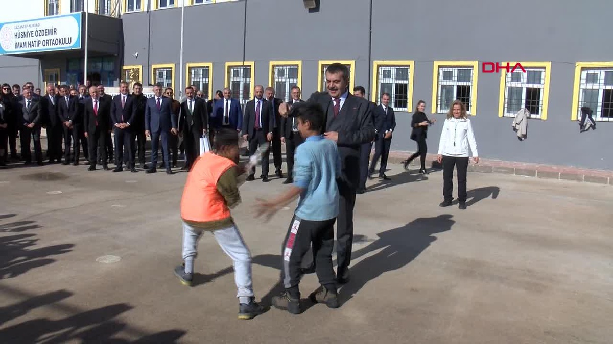 Milli Eğitim Bakanı Yusuf Tekin Gaziantep\'te ziyaretlerde bulundu