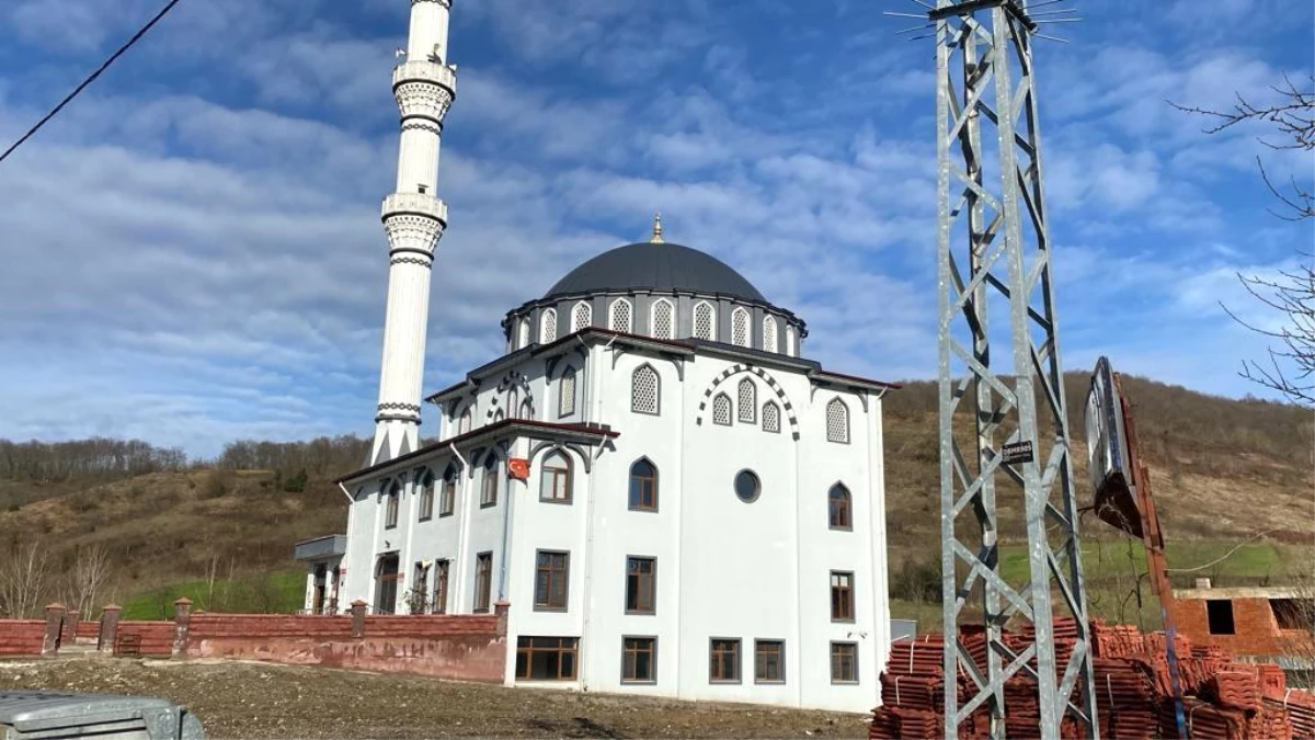 Zonguldak\'ta Camiye Giren Kişi Takvim Satışlarından Elde Edilen Parayı Aldı