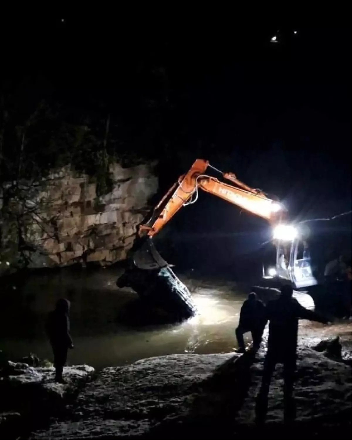 Ordu\'da otomobil dere yatağına savruldu: 2 ölü