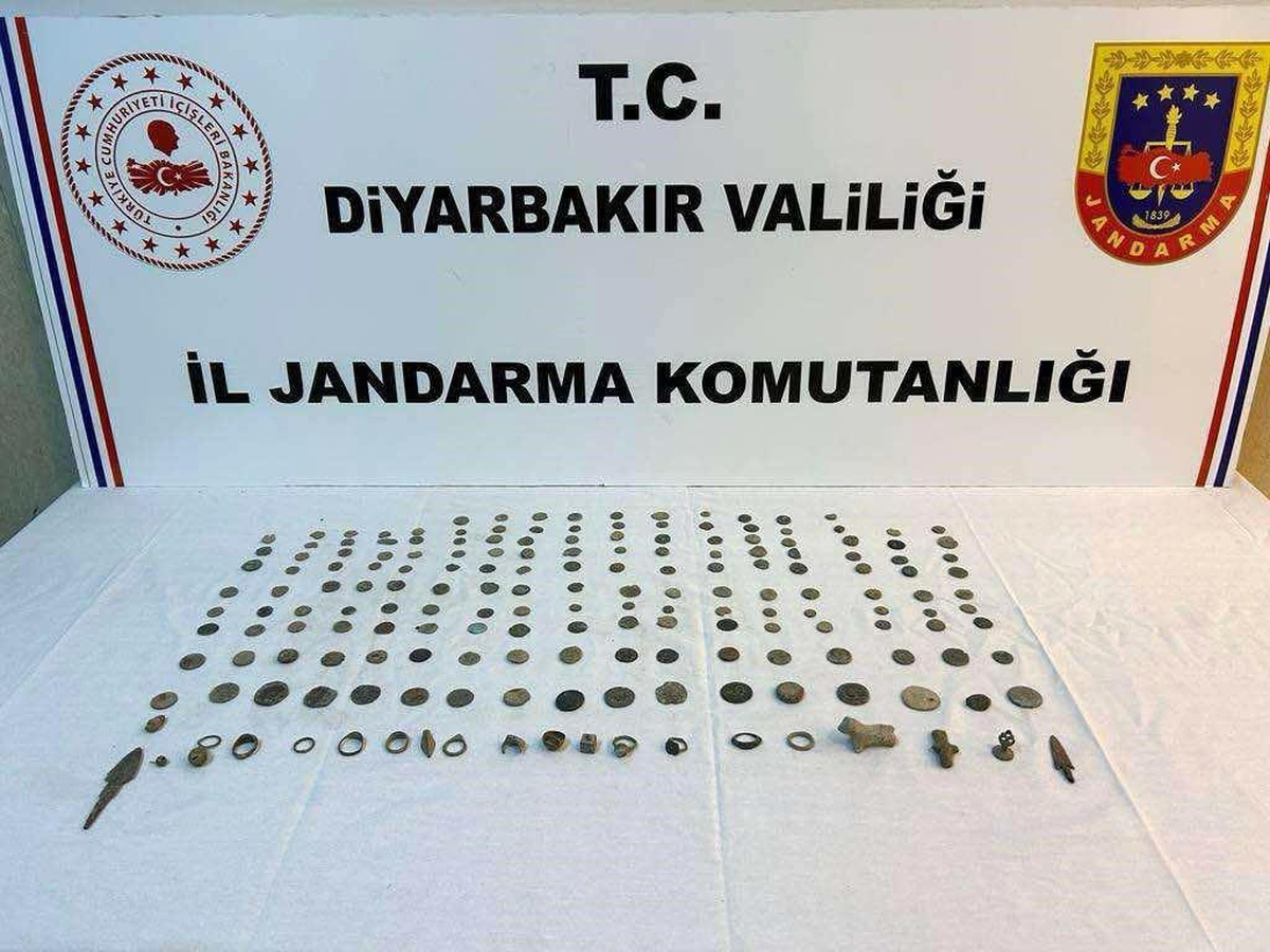 Diyarbakır\'da Asur Medeniyetine ait tarihi eser kaçakçılarına operasyon