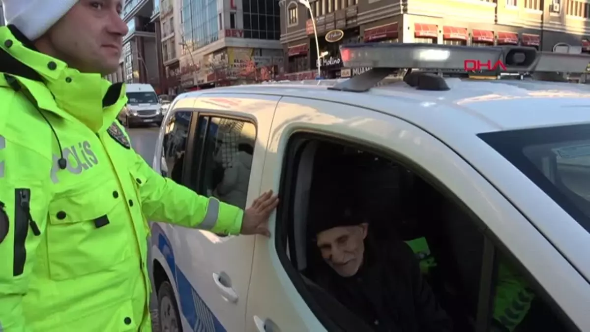 Görme engelli Aydın Eke'ye polis yardımı