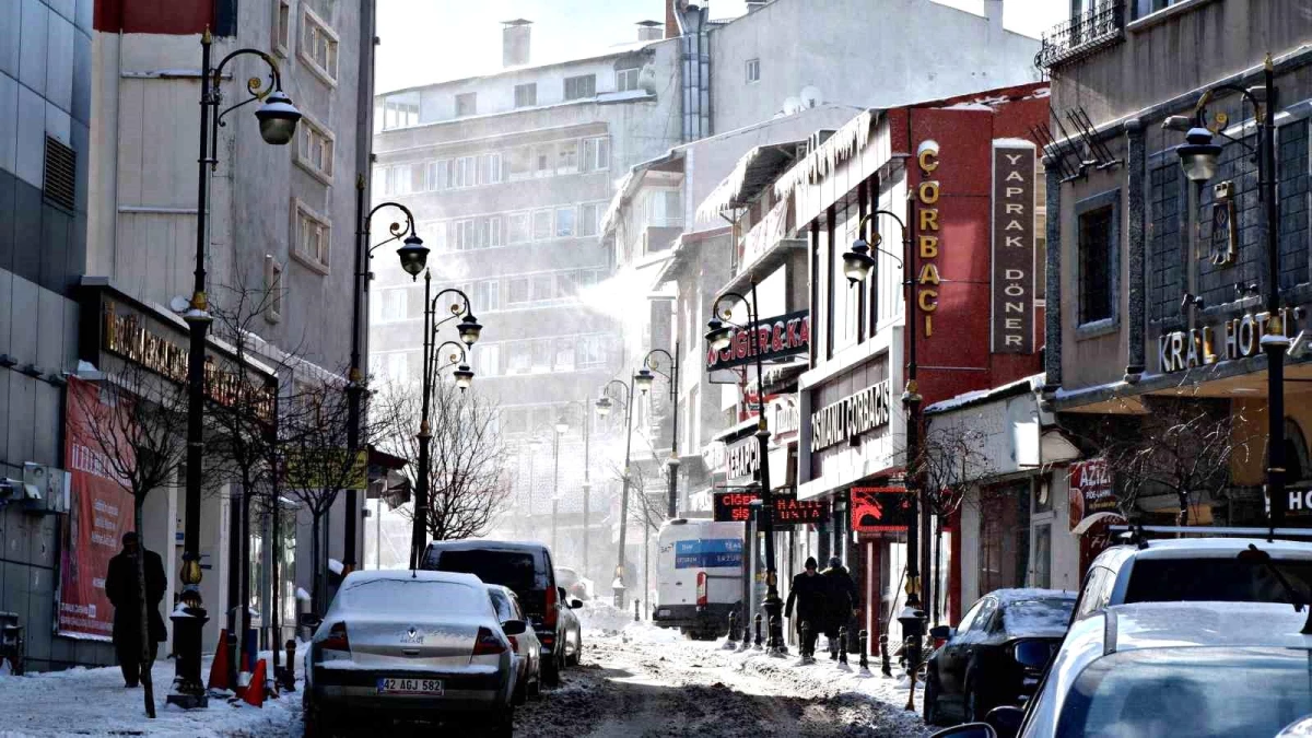 Erzurum\'da Yoğun Kar Yağışı ve Fırtına Etkisini Azalttı