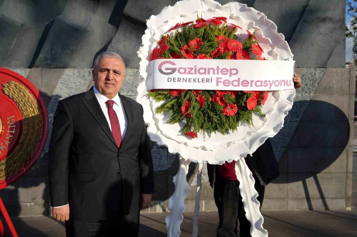 Gaziantep Dernekleri Federasyonu, Gaziantep\'in Kurtuluş Yıl Dönümünde Çelenk Bıraktı