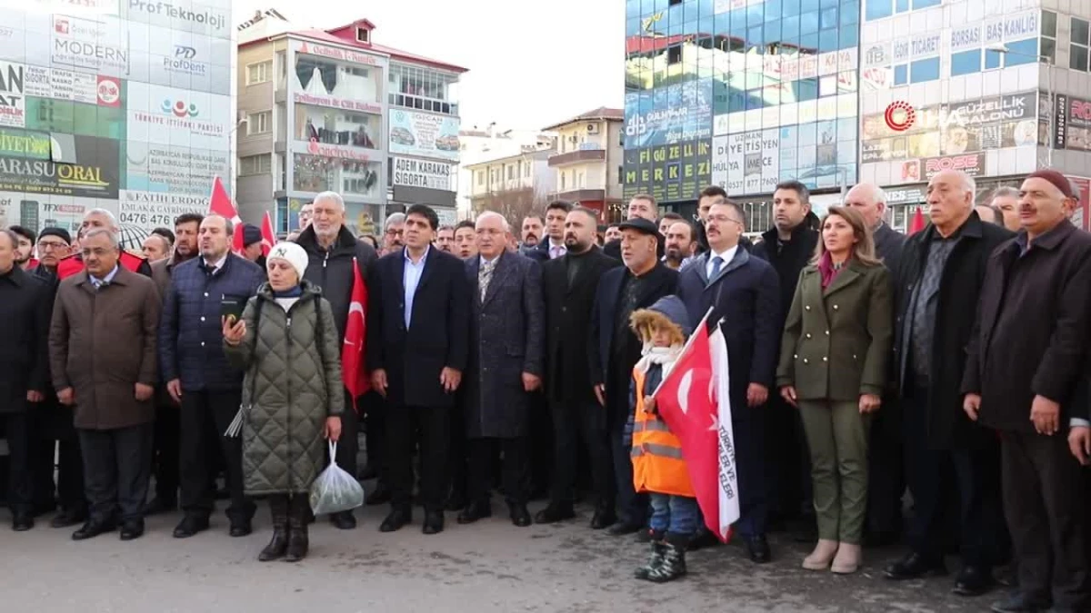 Iğdır\'da dev Türk Bayraklarıyla teröre lanet yürüyüşü yapıldı