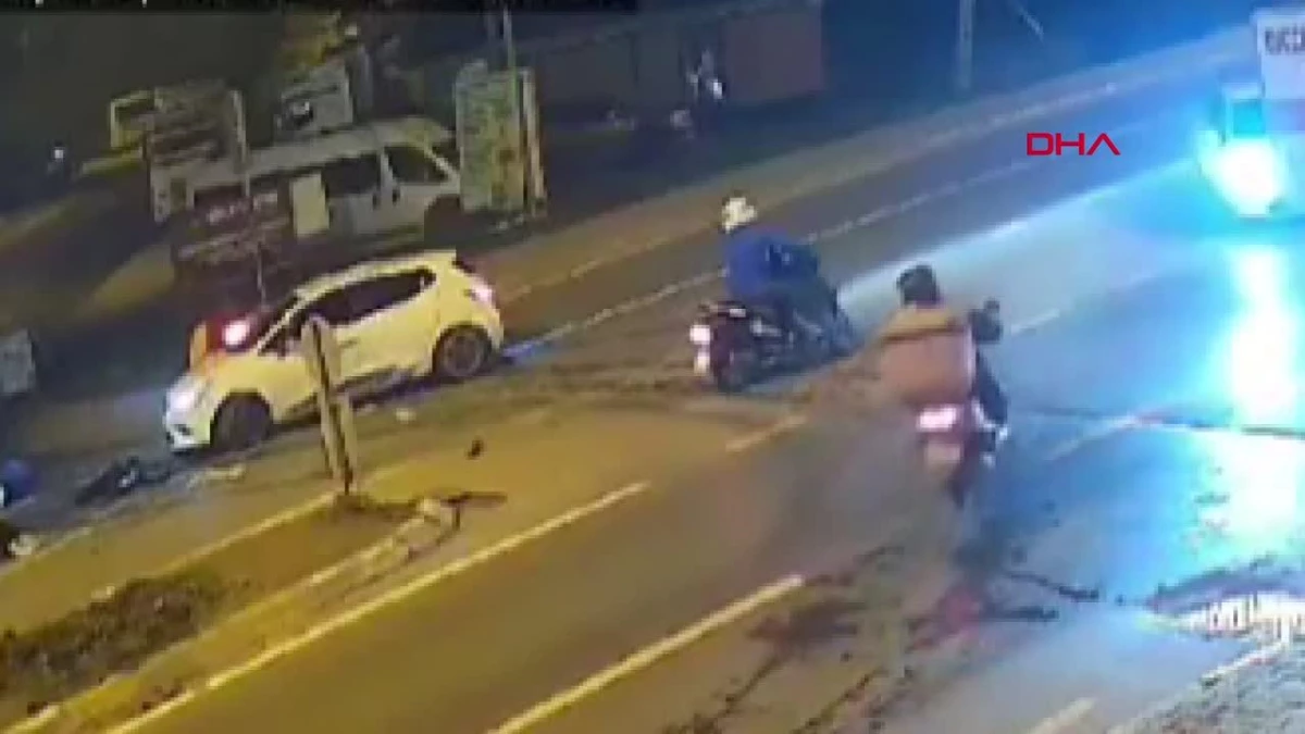 Tuzla\'da motosiklet otomobile çarptı: 2 kadın yaralandı