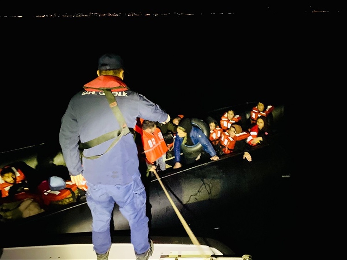 İzmir\'de 28 düzensiz göçmen yakalandı