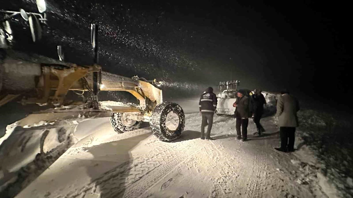 Van\'da kar yağışı nedeniyle mahsur kalan vatandaşlara yardım