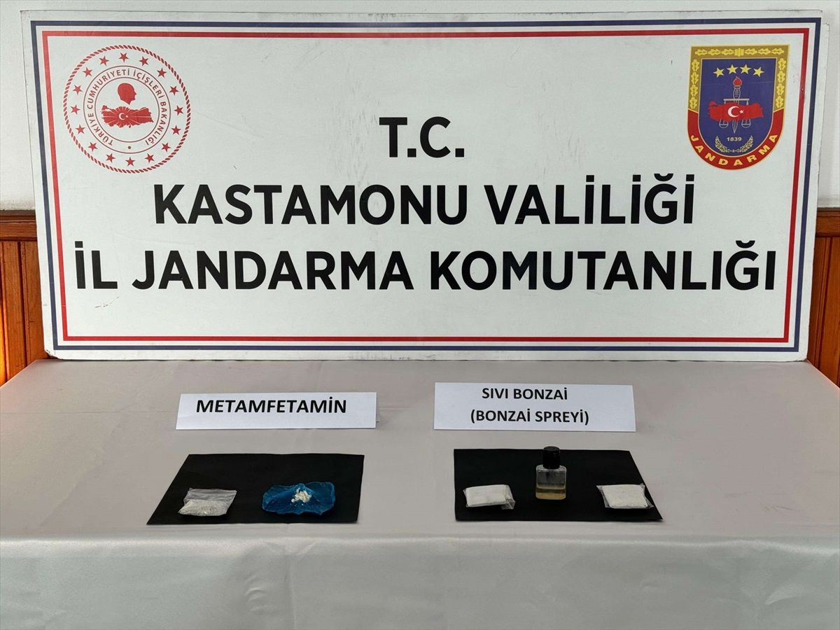 Kastamonu\'da kağıt peçeteye emdirilmiş uyuşturucu bulunan şüpheli tutuklandı