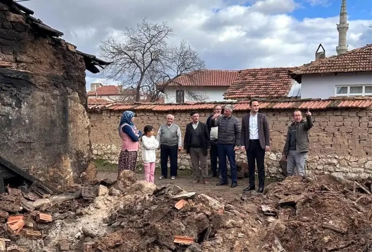 Aslanapa Kaymakamı Yangın Sonrası İncelemelerde Bulundu