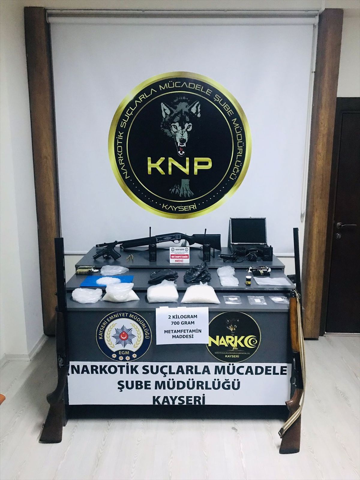 Kayseri\'de 2 kilo 700 gram sentetik uyuşturucu ele geçirildi, 3 şüpheli gözaltına alındı