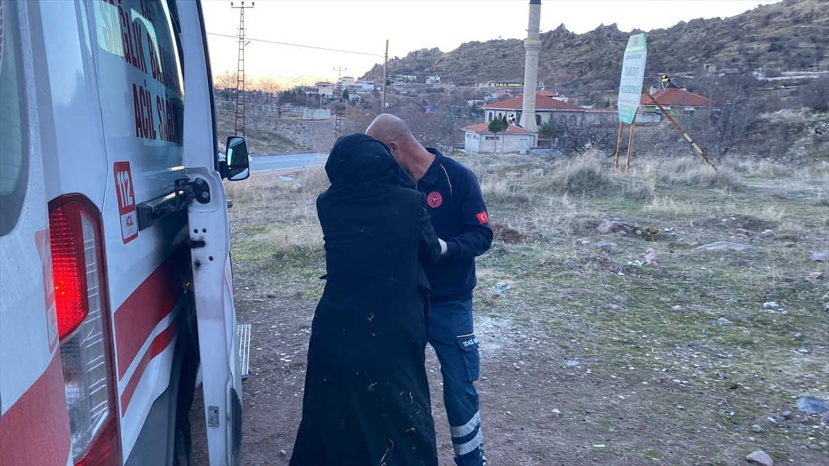 Kayseri\'de dağda mahsur kalan kadın kurtarıldı