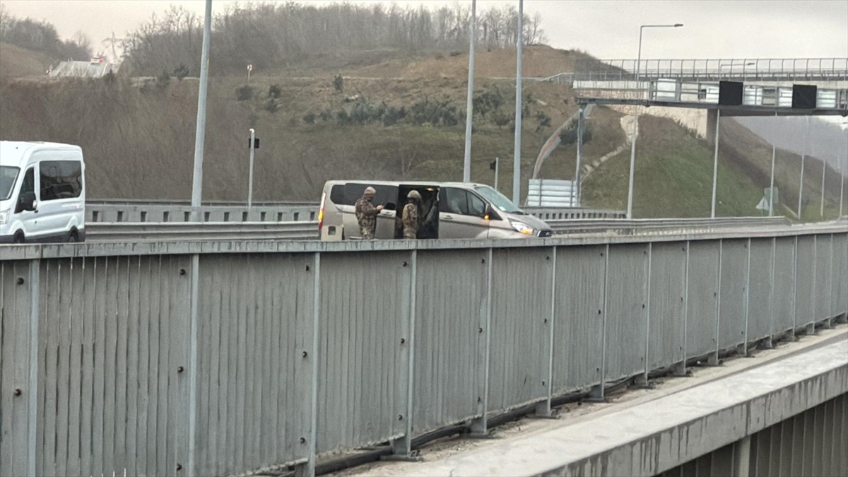 Kuzey Marmara Otoyolu\'nda tır sürücüsünü rehin alan şüpheli tutuklandı