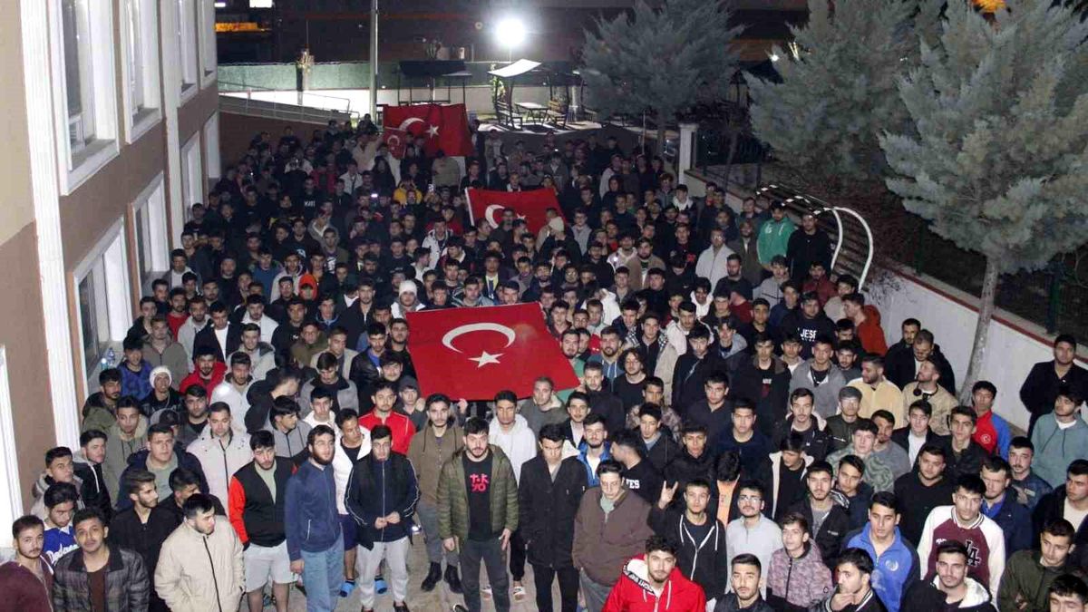 Konya\'da yurtta kalan öğrenciler terörü lanetledi