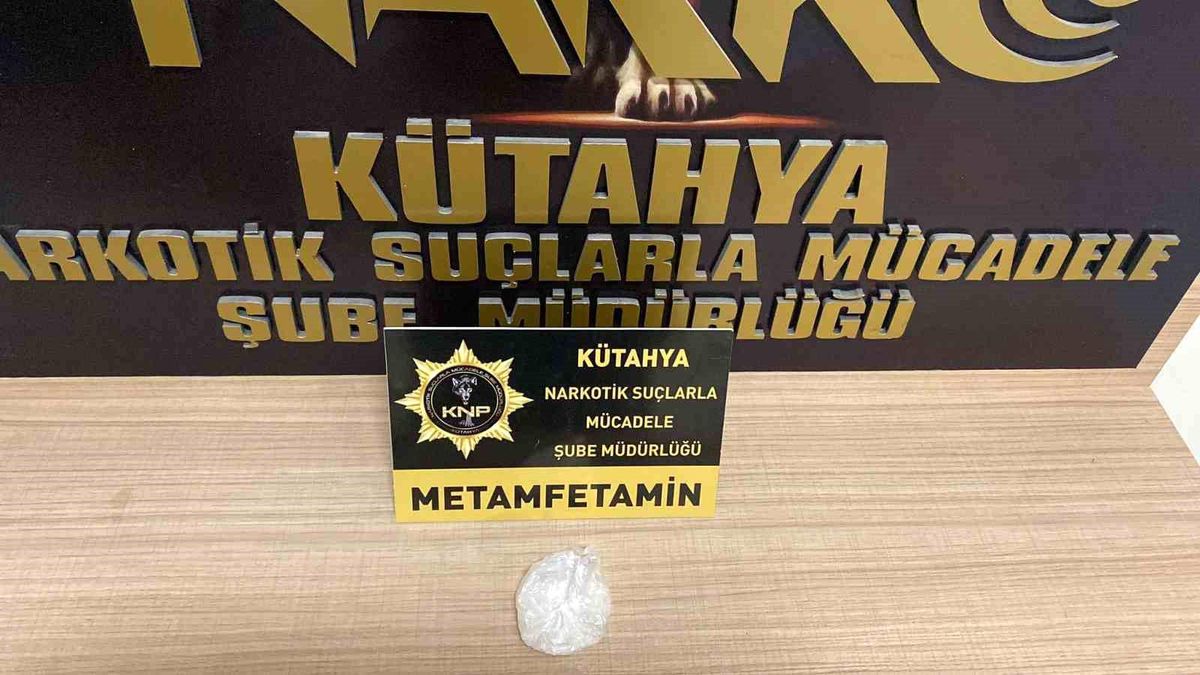 Kütahya\'da Polis Uygulama Noktasında Uyuşturucu Ele Geçirildi, Sürücü Tutuklandı