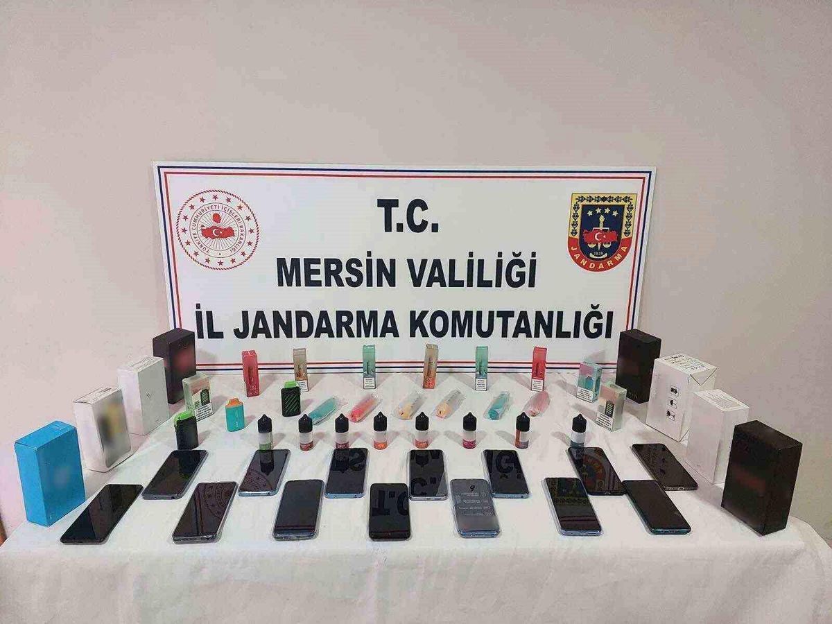 Mersin\'de Kaçakçılık Operasyonu: 1 Gözaltı, 21 Cep Telefonu ve 18 Elektronik Sigara Ele Geçirildi