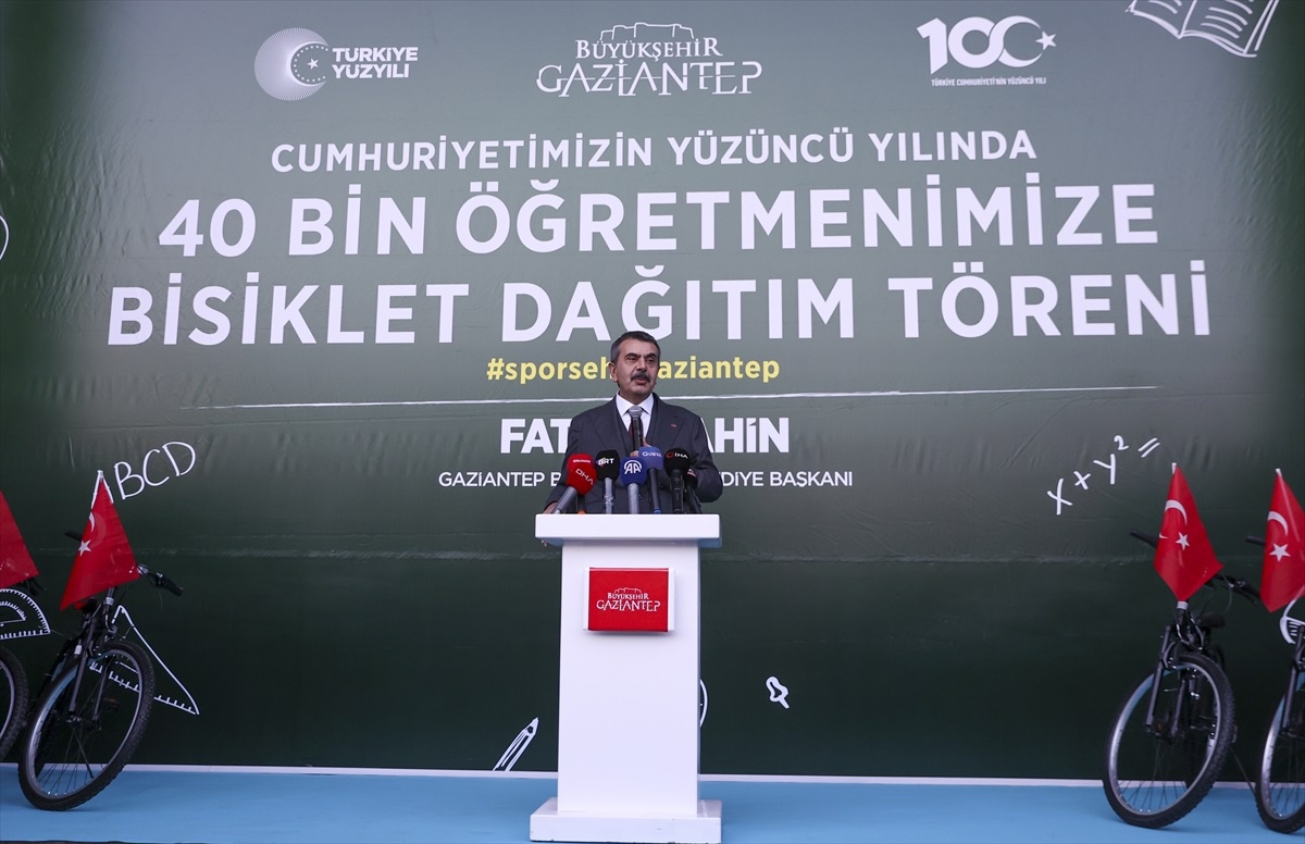 Milli Eğitim Bakanı Yusuf Tekin, Gaziantep\'te öğretmenlere bisiklet dağıtım törenine katıldı