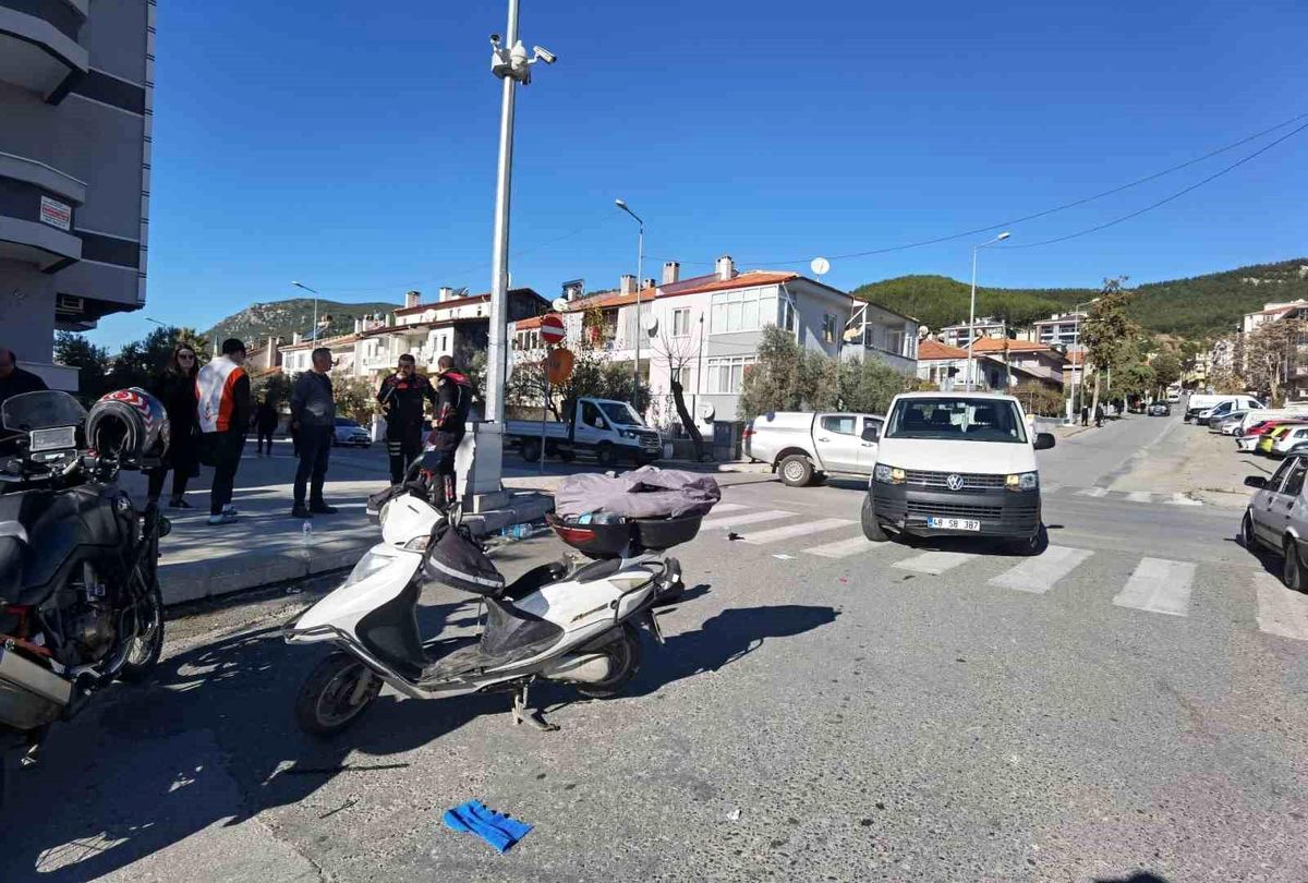 Muğla\'da otomobil ve motosiklet çarpıştı: 1 yaralı