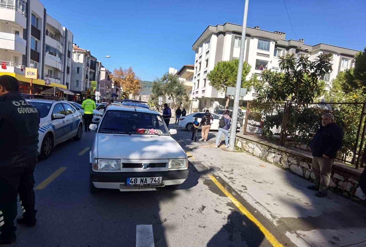 Muğla\'da Yaya Otomobilin Çarpması Sonucu Yaralandı