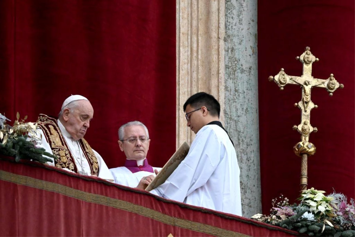 Papa, Noel mesajında silahsızlanma çağrısı yaptı