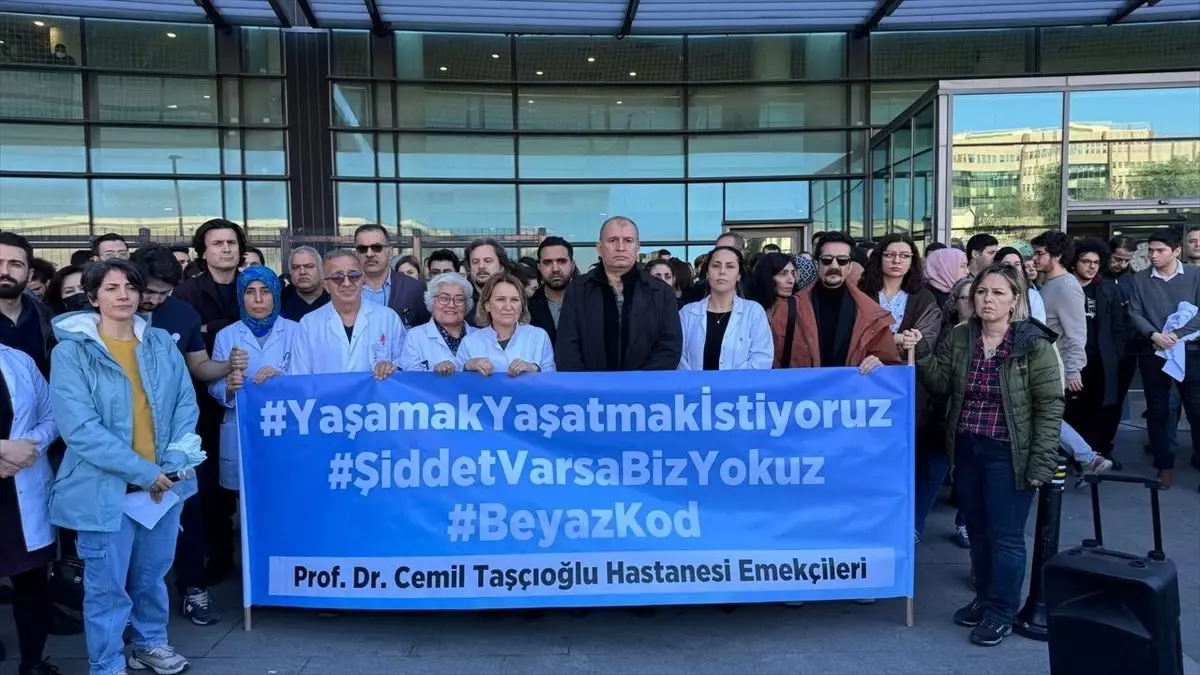 Şişli\'deki hastanede doktor darbedildi