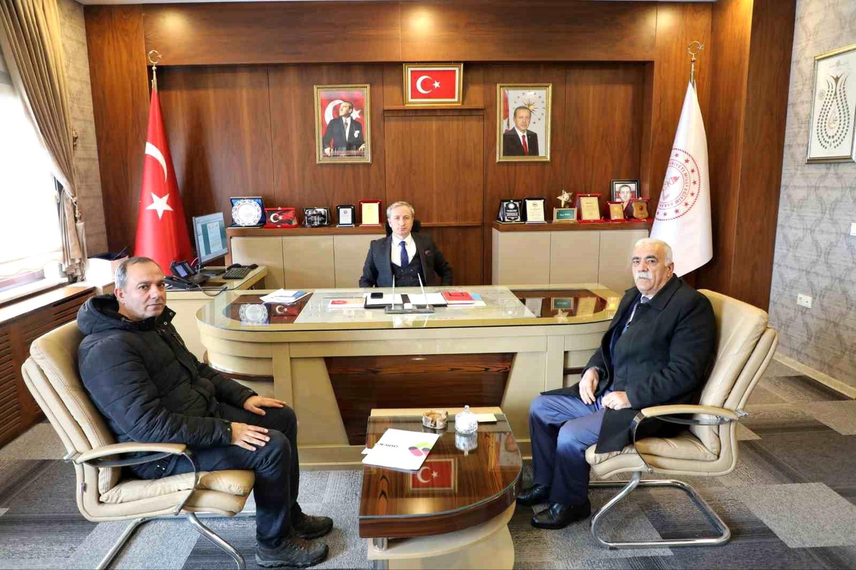 Ağrı Şoförler ve Otomobilciler Odası Başkanı, İl Milli Eğitim Müdürü ile görüştü