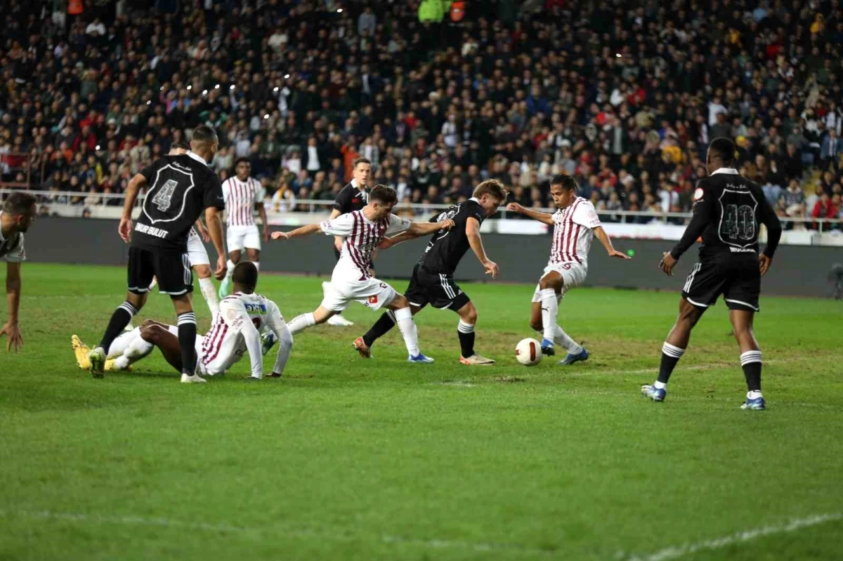 Hatayspor - Beşiktaş Maçının İlk Yarısı Beşiktaş\'ın 1-0 Üstünlüğüyle Sonuçlandı