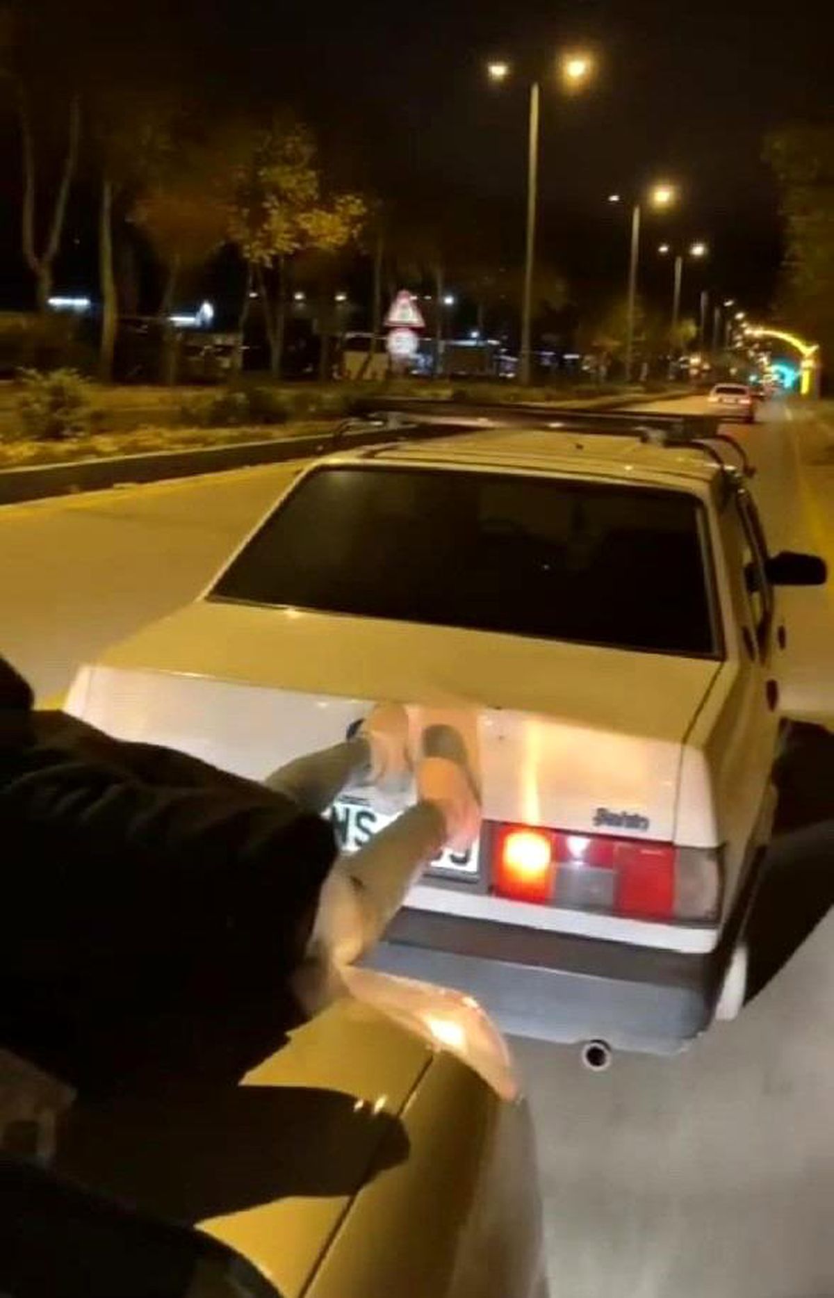 Muğla\'da araç başka bir aracı iterek ilerledi, 2 bin 180 lira ceza kesildi