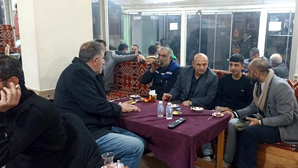 Yalova Altınova Belediye Başkanı Kahvehanelerde Vatandaşlarla Buluşuyor