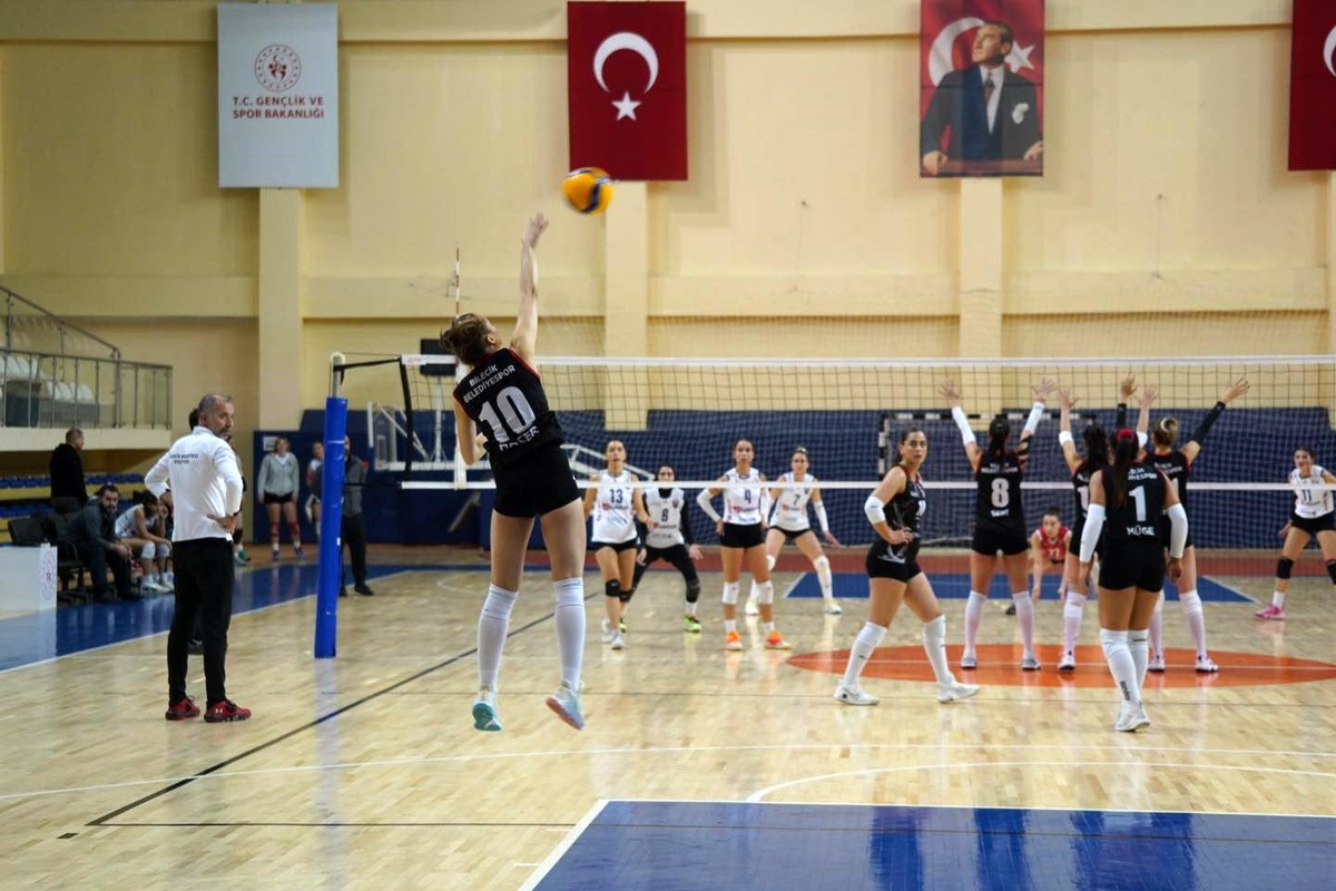 Bilecik Belediyesi Voleybol Spor Kulübü Düzce\'yi 3-0 Yendi