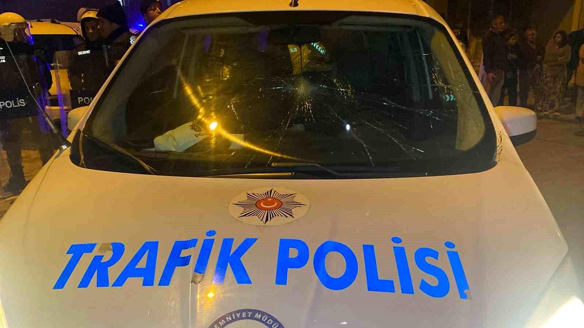 Uşak\'ta Polis Aracına Saldırı