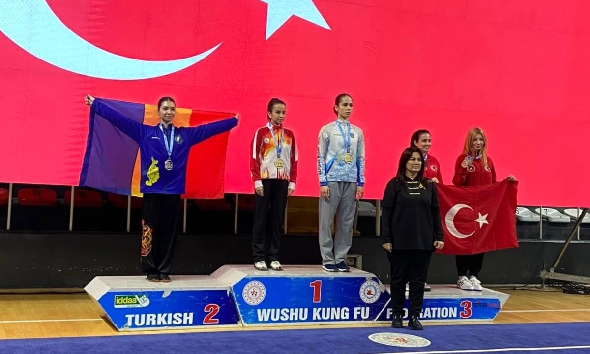 Yunusemre Belediyespor\'un milli wushucusu Afra Betül Çetinkaya bronz madalya kazandı