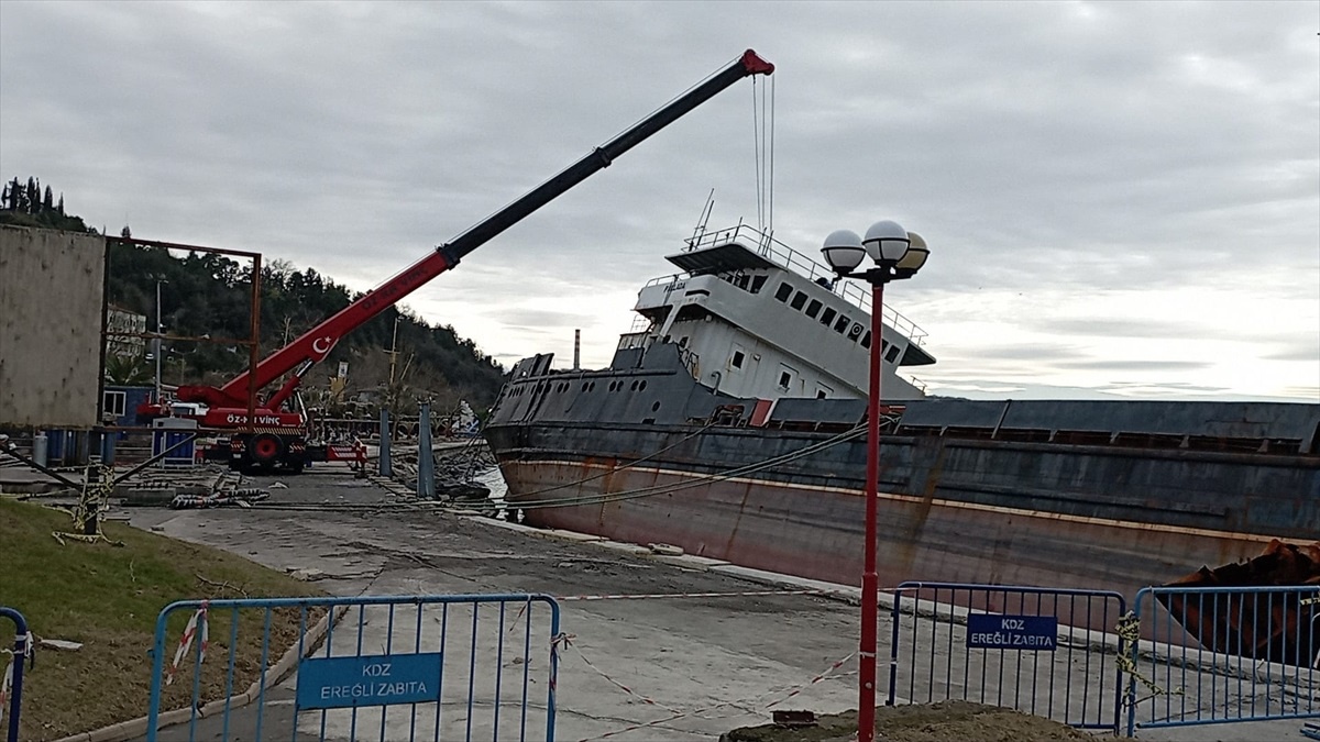 Zonguldak\'ta batan geminin kayıp mürettebatı aranıyor