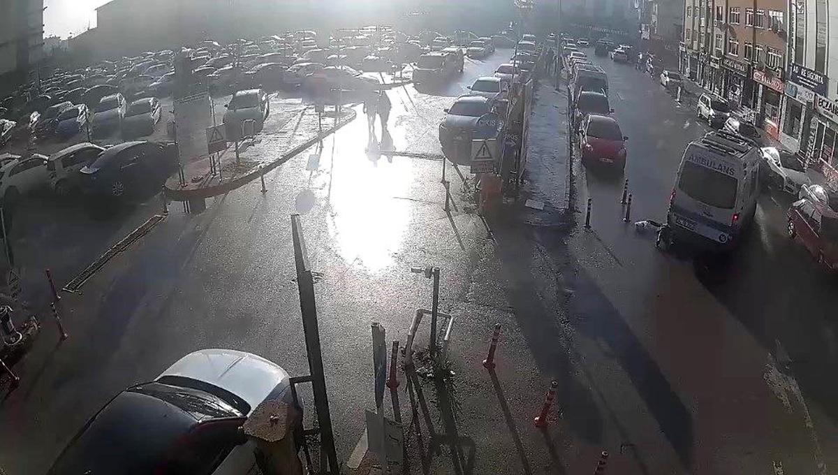 İzmit\'te hastane nakil ambulansı çarptı, kadın hayatını kaybetti
